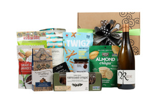 Gourmet gift box featuring Roche Pinot Gris paired with Canadian sweet and savoury snacks (chocolate, crackers, nuts, etc.), packaged in signature Green & Green gift box with ribbon and bow. Gourmet gift box featuring Roche Pinot Gris paired with Canadian sweet and savoury snacks (chocolate, crackers, nuts, etc.), packaged in signature Green & Green gift box with ribbon and bow.