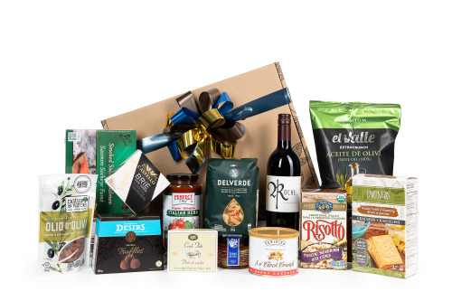 Gourmet gift box featuring Roche Nuances, and dinner-themed items (pasta, sauce, crackers, cheese, etc.), packaged in signature Green & Green gift box with ribbon and bow.