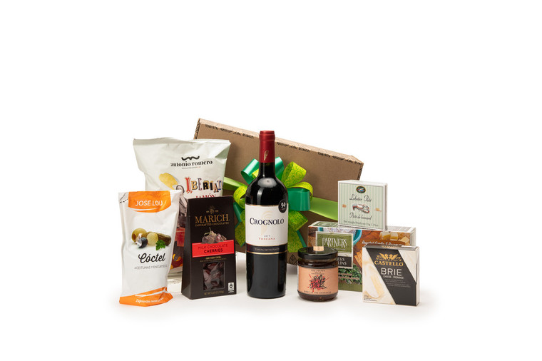 Gourmet red wine gift box featuringTenuta Sette Ponti Crognolo paired with sweet and savoury snacks (chocolate, crackers, nuts, etc.), packaged in signature Green & Green gift box with ribbon and bow.