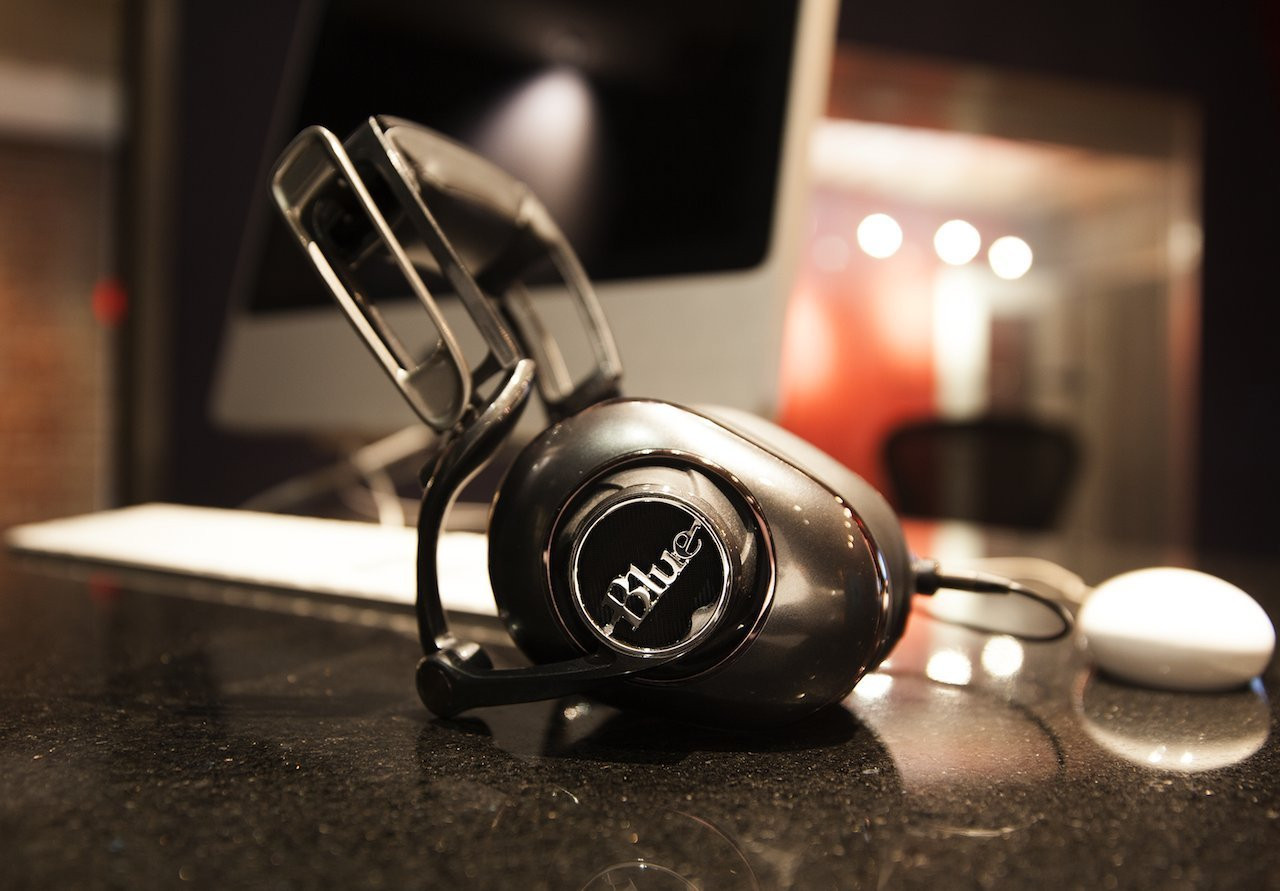 Blue Microphones Mo-Fi - Powered High-Fidelity Headphones