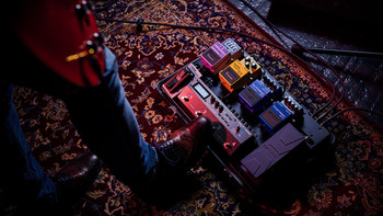 BOSS BCB-1000 Suitcase-Style Pedalboard with Retractable Handle, Built-In Wheels, Aluminum Mounting Surface, Junction Box, and Cable Management System (BCB-1000)