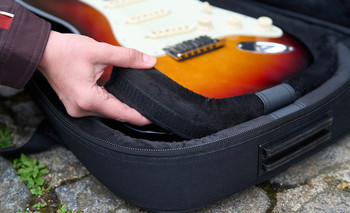 BOSS CB-EG15 Electric Guitar Gig Bag, 600D Polyester Carrying Case with Thick Padding, Velvet Interior, Adjustable Neck Supports and Expanded Accessory Storage (CB-EG15)