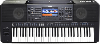 Yamaha PSR-SX920 61-key high-end arranger keyboard. Includes PA300C power adapter