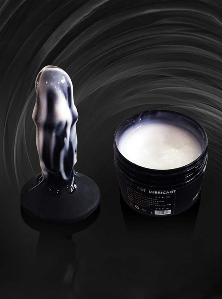 Fisting lubricant applied over large plug showing heavy coating texture