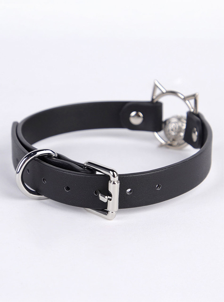 Black adjustable cat collar buckle detail