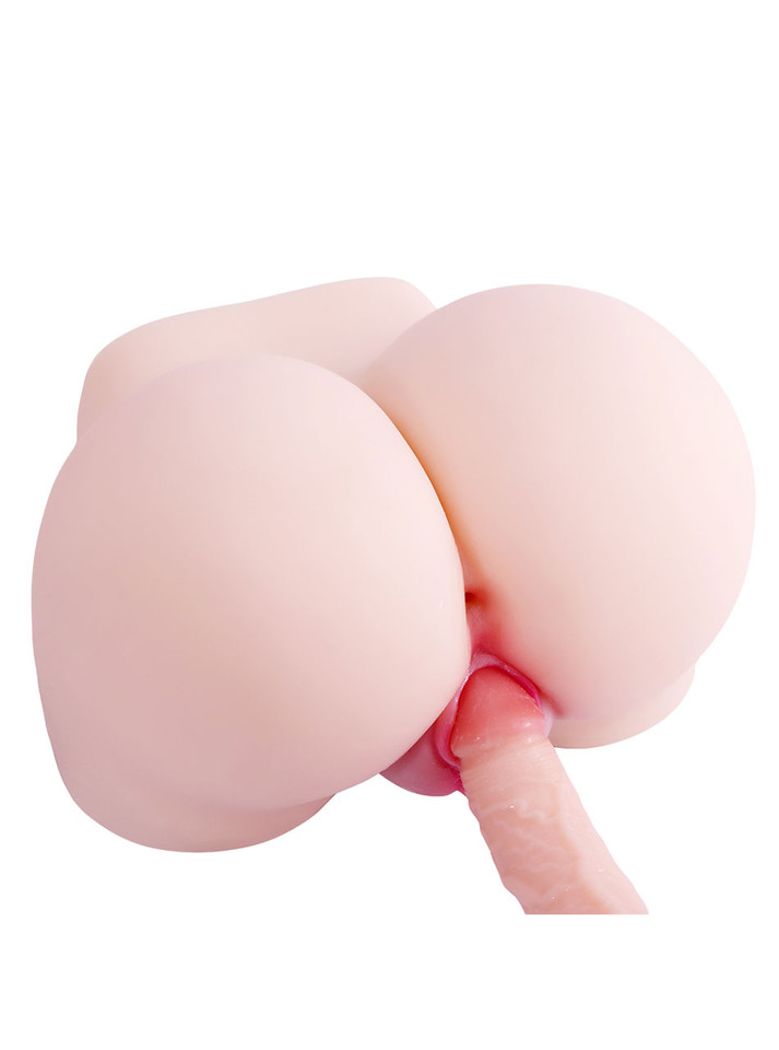 Penis penetrating Amber’s detailed pink pussy between her big rounded cheeks