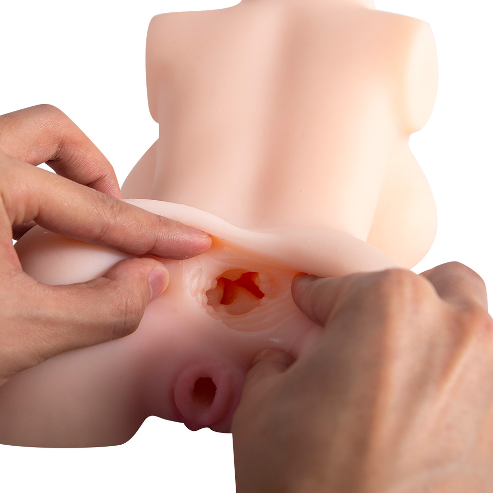 Close-up of the shaped texture inside Valentina’s anal hole with her pussy visible below