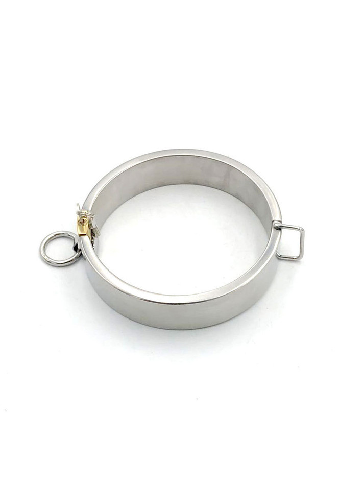 Neck collar detail of the Adjustable Stainless Steel Forced Posture Bar with padlock.