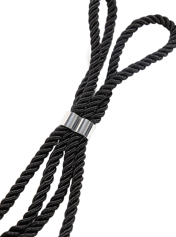 Detailed shot of the leash attachment and rope design