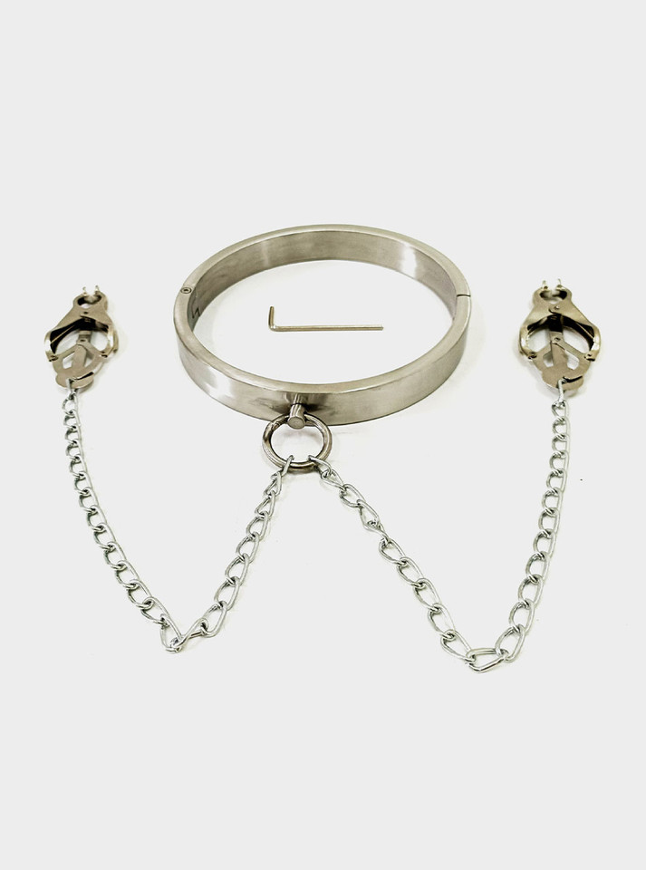 Nipple clamps connected to the collar via dual chains, highlighting adjustability.