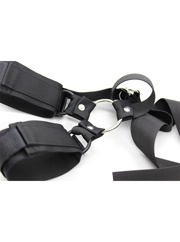 Close-up of the collar and metal O-ring connectors