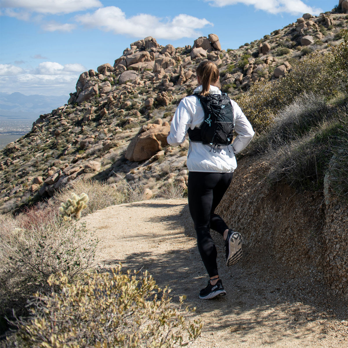 ULTIMATE DIRECTION Adventure Vesta 6.0 Onyx Hydration Pack - Free