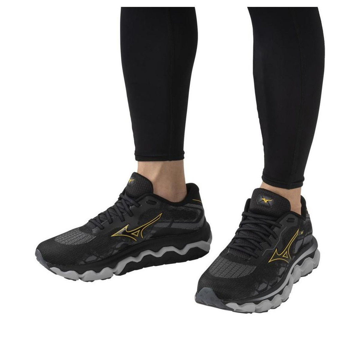 MIZUNO Men's Wave Horizon 7 2E Black/Citrus Running Shoes - Free