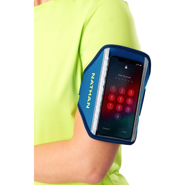 NATHAN SPORTS Super 5K Deep Blue/Safety Yellow OSFM Smartphone Armband (NS4923-60270-OSFM)