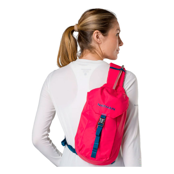 NATHAN SPORTS Limitless 6L Raspberry/Sailor Blue Run Sling (NS30450-20218-OSFM)