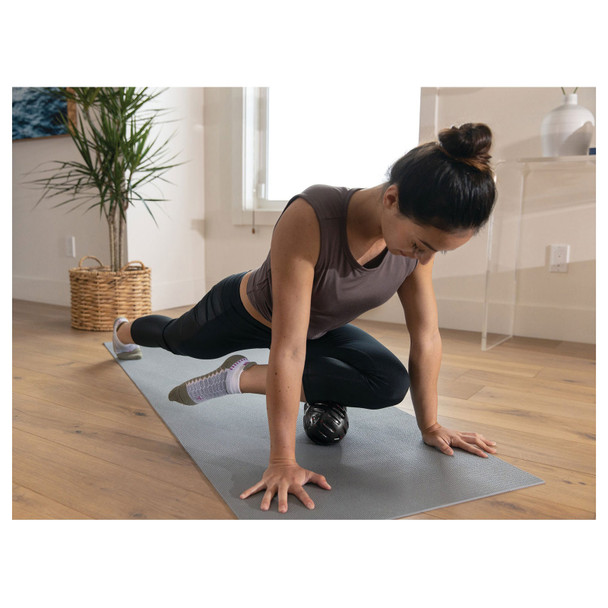 TRIGGERPOINT Universal 8in Black/Red Massage Roller (04445)