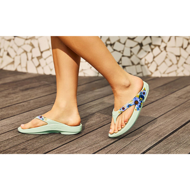 OOFOS Women's Oolala Limited Thong Mint Sandals