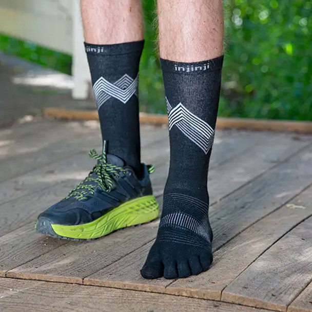 INJINJI Unisex Run Lightweight Crew Black Running Socks
