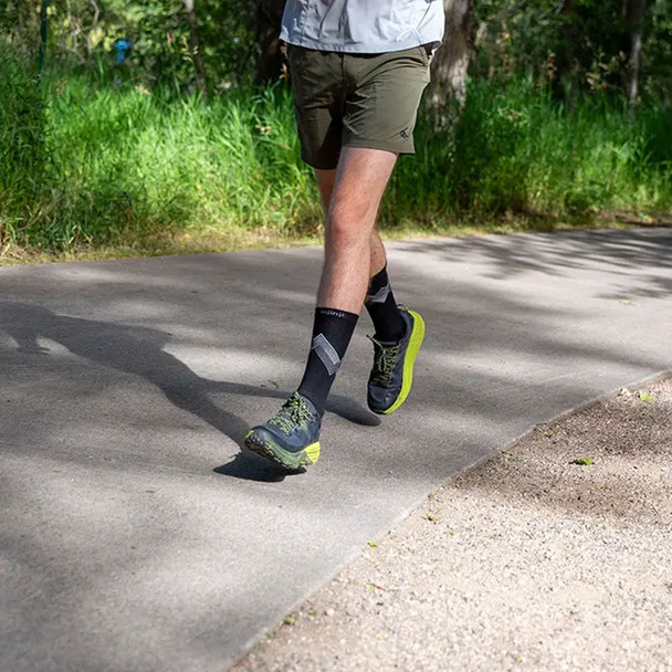 INJINJI Unisex Run Lightweight Crew Black Running Socks
