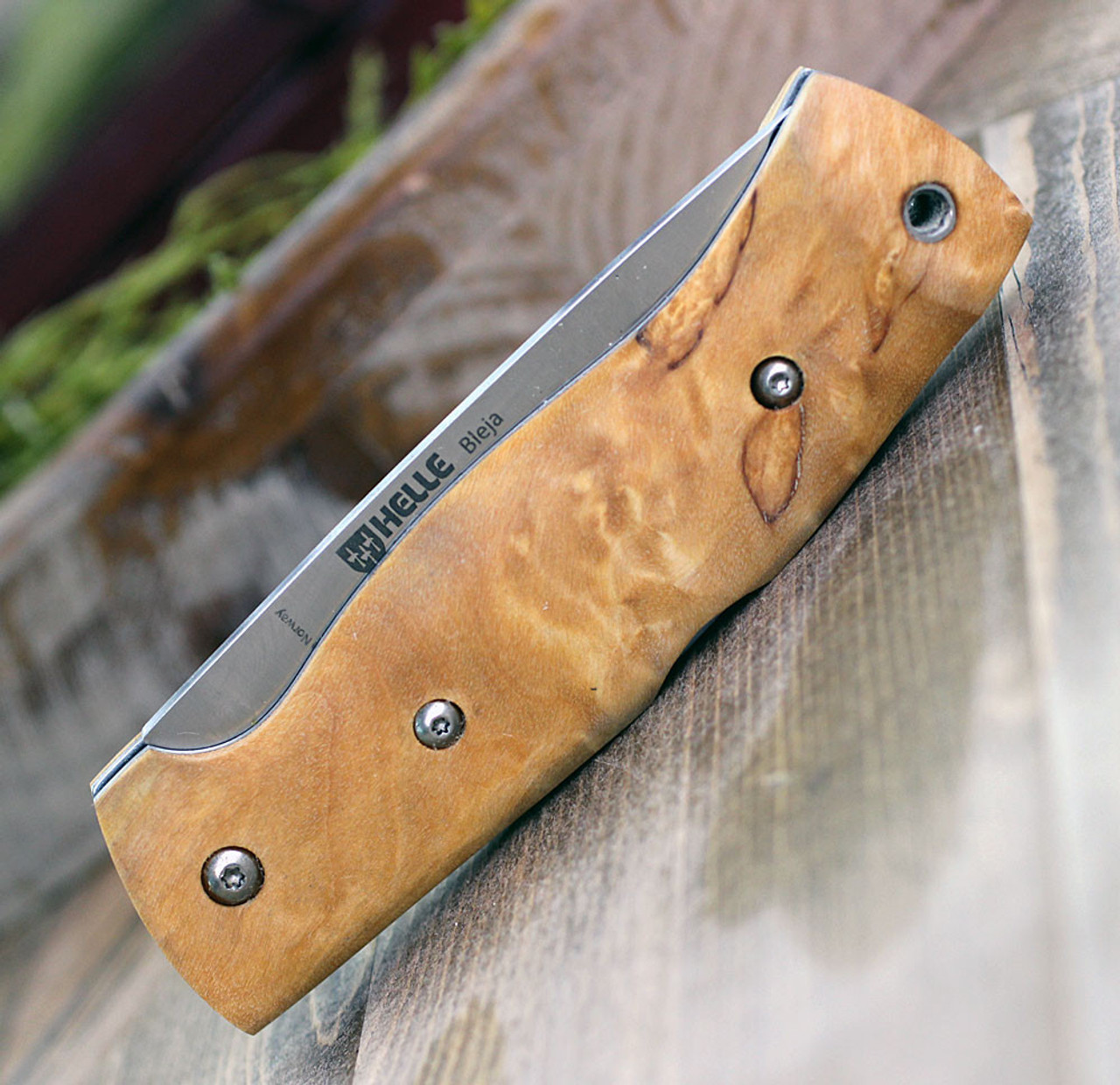 Helle Bleja 625, 3.35" Triple Laminated Stainless Steel Drop Point Plain Blade, Curly Birch Handle
