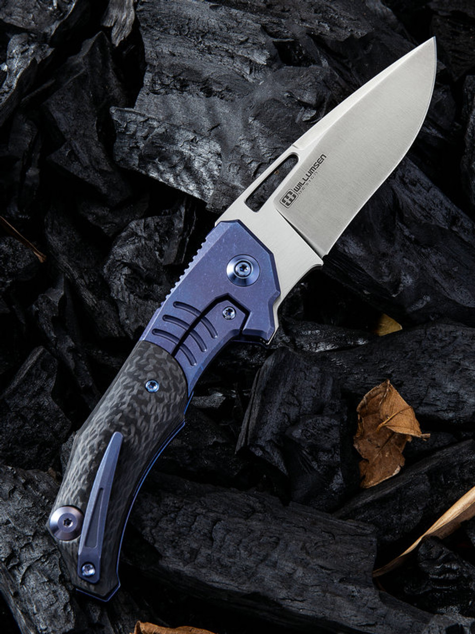 We Knife Stixx Framelock Folder 817A, 3.45” Bohler-M390 Satin Drop Point Plain Blade, Carbon Fiber and Blue Titanium Handle