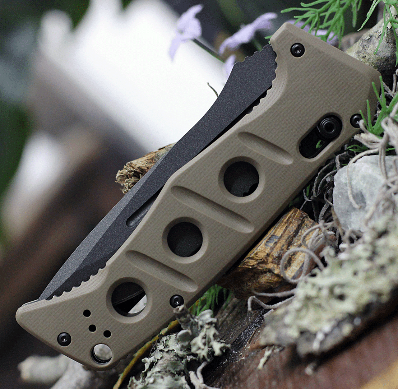 Benchmade 2750SGY-3 Auto Adamas, 3.78" CPM-CruWear Tungsten Grey Serrated Blade, Contoured Sand G10 Handles