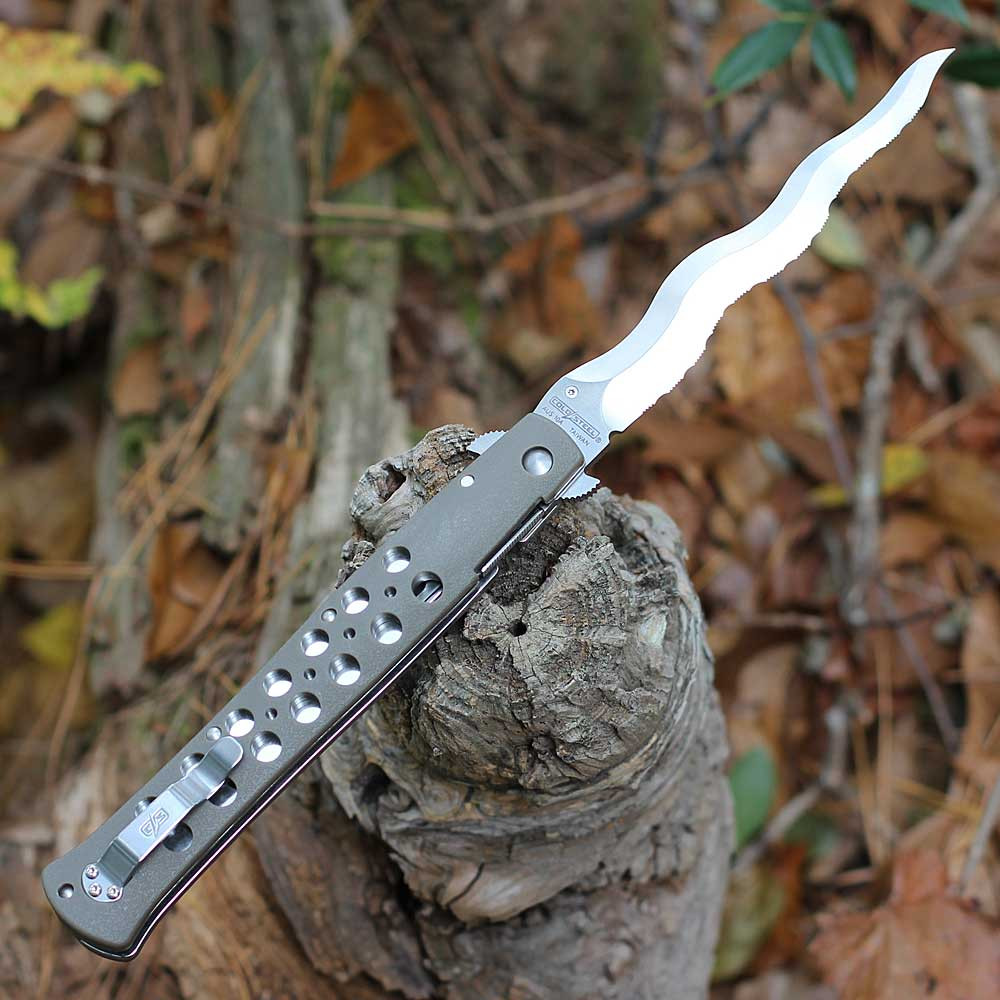 satin finished serrated Kris-style blade detail on Cold Steel 26SXK6S