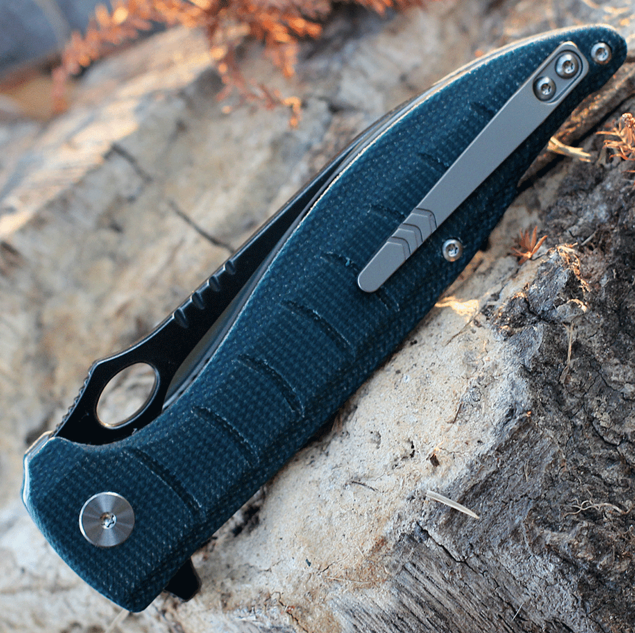 QSP Knife Locust Flipper (QS117C) 3.875" 154CM Black/Satin Wharncliffe Plain Blade, Blue Linen Micarta Handle