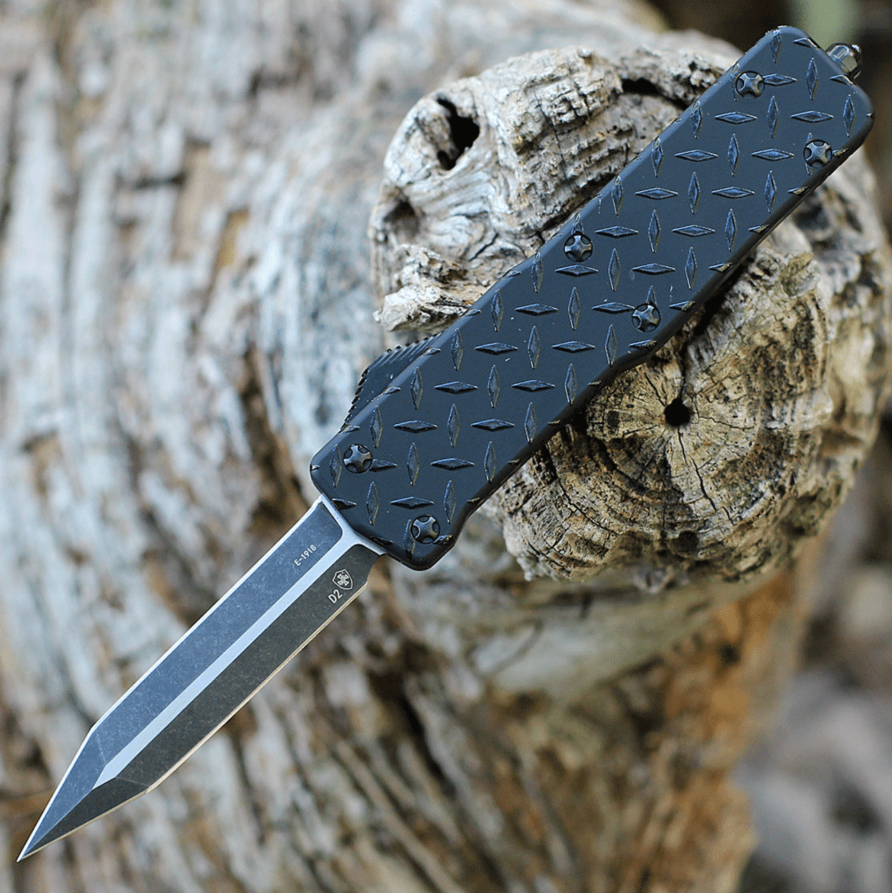 Templar Knife Premium Lightweight Series - Small OTF Automatic (SA-DPG-12-1) - 3" Powder D2 Black SW Dagger, Black Aluminum Diamond Plate Handle