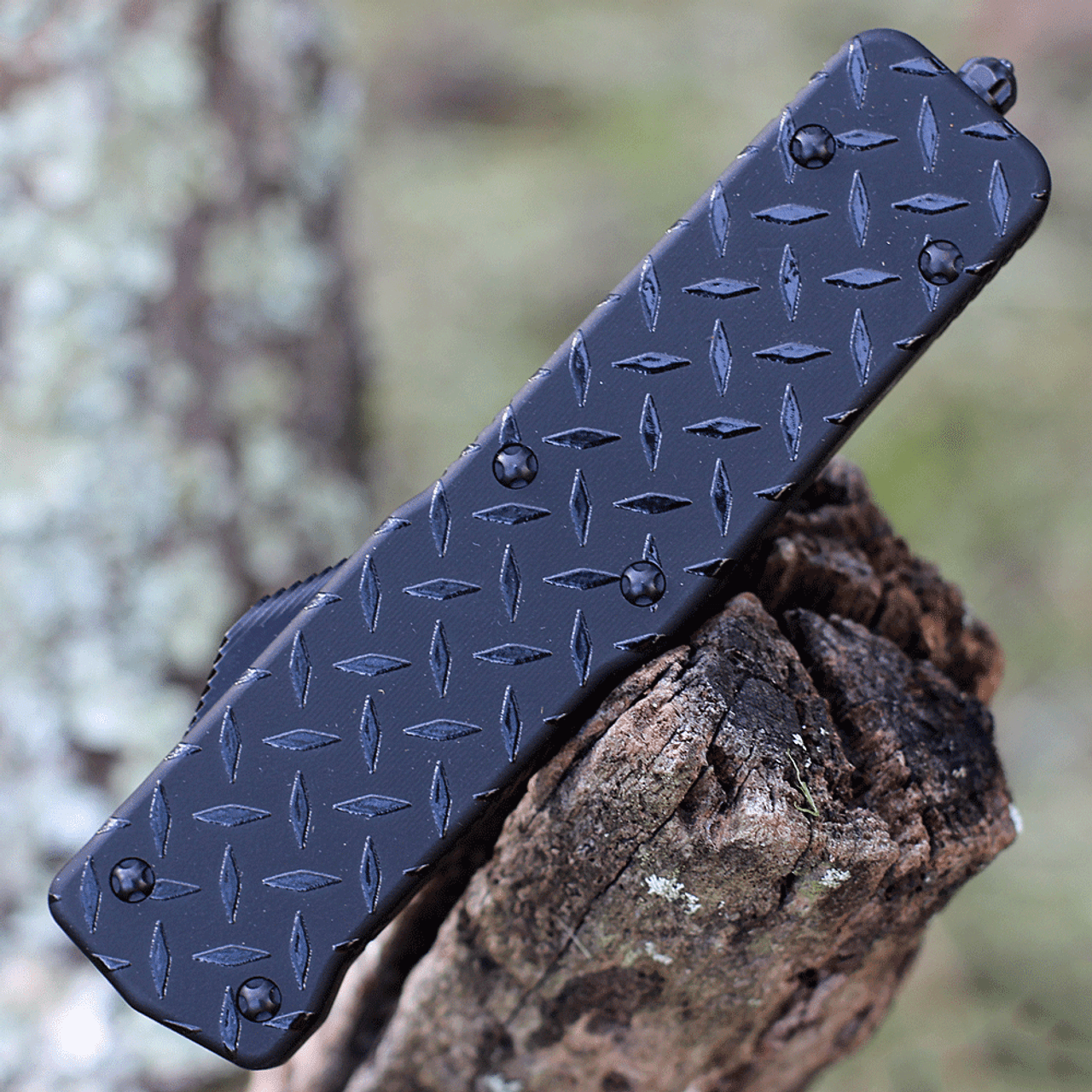 Templar Knife Premium Lightweight Series - Large OTF Automatic (LA-DPG-32-1) - 3.55" Powder D2 Black SW Drop Point, Black Aluminum Diamond Plate Handle