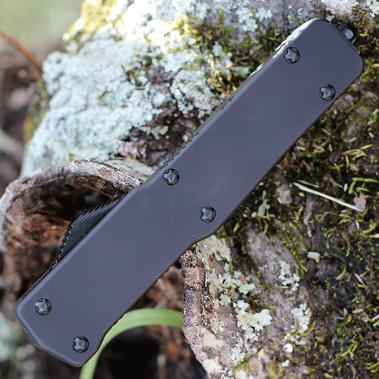 Templar Knife Premium Lightweight Series - Slim OTF Automatic (MA-BR-32-1) - 3" Powder D2 Black SW Drop Point, Aluminum Black Rubber Handle