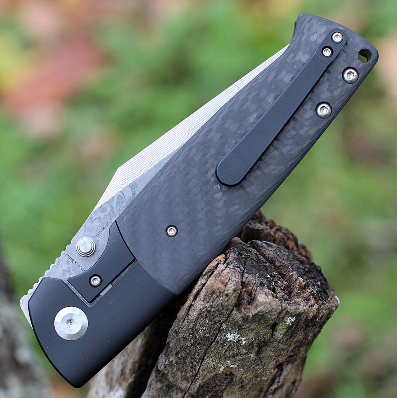 Kansept Shikari (K1027A4) 4" Damascus Clip Point Plain Blade, Black Titanium & Twill Carbon Fiber Handle