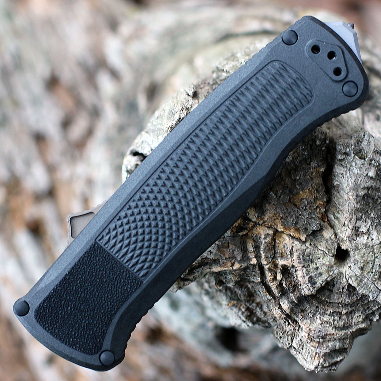 Black CF-Elite handle scales with detailed texture on Benchmade Shootout