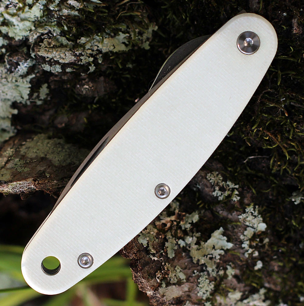 BRK Churp BRKC7 White G10 Closed Right View
