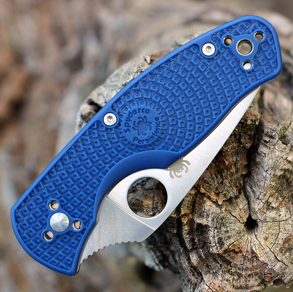 Spyderco C136PSBL Persistence showing the LinerLock and blue FRN texture.