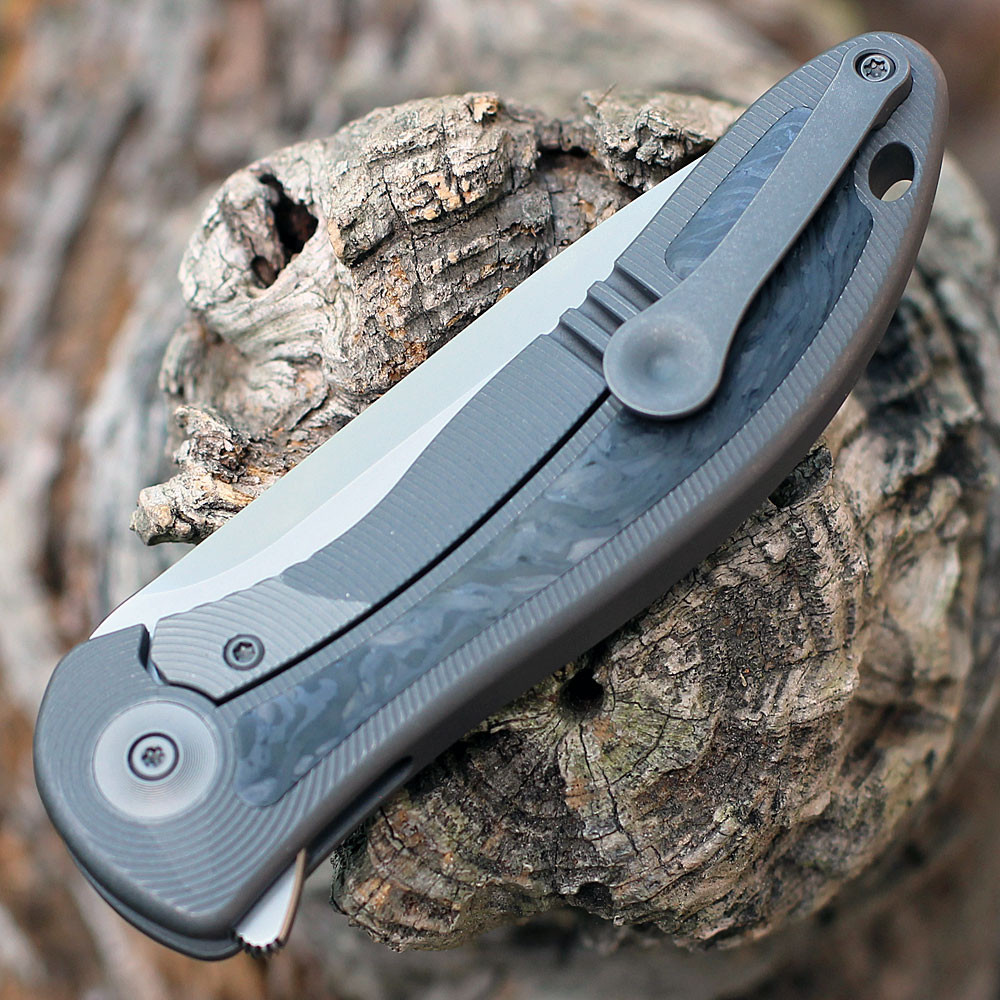 WE Knife Synergy 2v2 Integral 20CV Gray Ti/CF Frame Lock WE18046CF-1