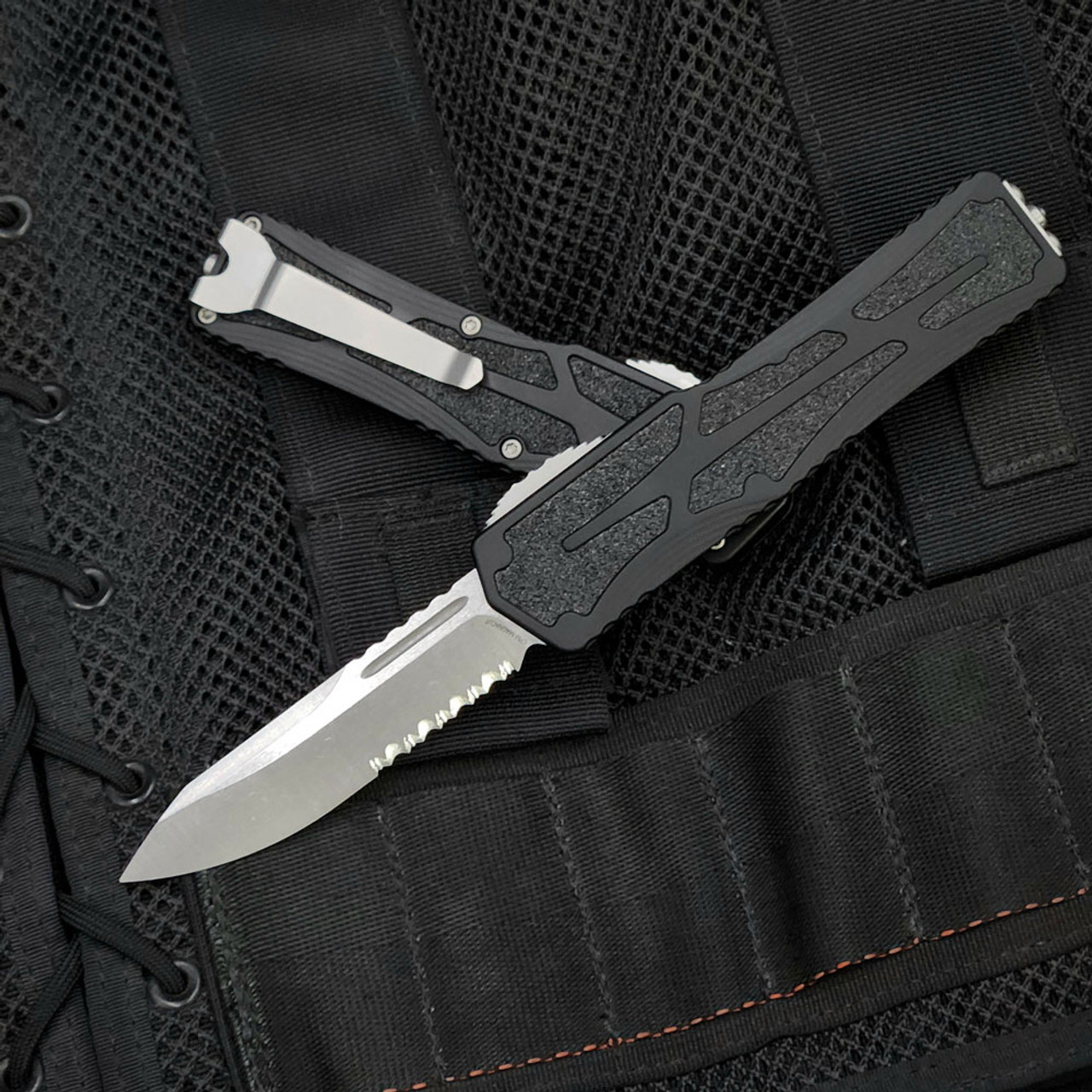 Heretic Colossus SE (H039-2B) - 3.50" Stonewash CPM-MagnaCut Drop Point Serrated Edge, Black Aluminum Handle w/Black Grip Inlays