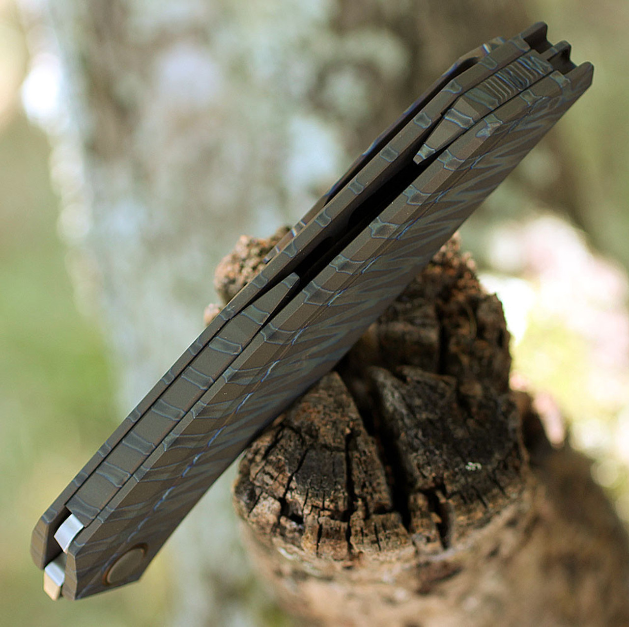 We Knife Cyberbetic Top Flipper (WE22033-3) 3.91" CPM 20CV Polished Bead Blast Straight Back Plain Blade, Tiger Stripe Pattern Flamed Titanium Handle