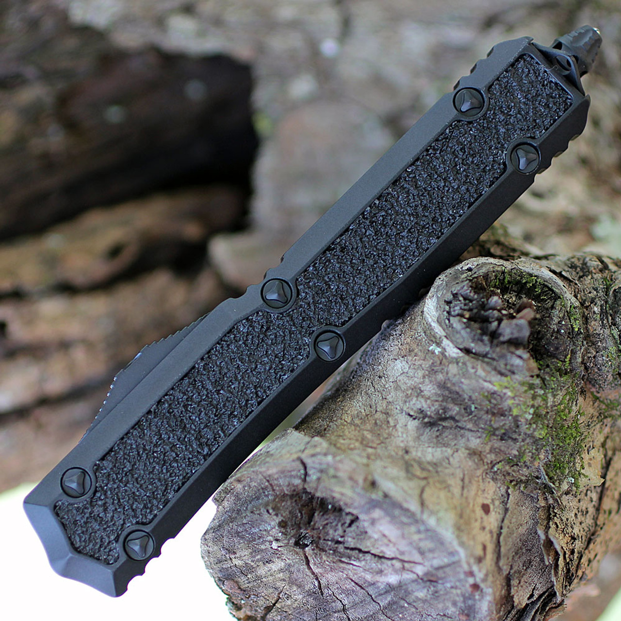 Microtech Makora D/E (MCT2062TS) 3.4" Premium Steel Black Dagger Serrated Blade, Black Aluminum Handle