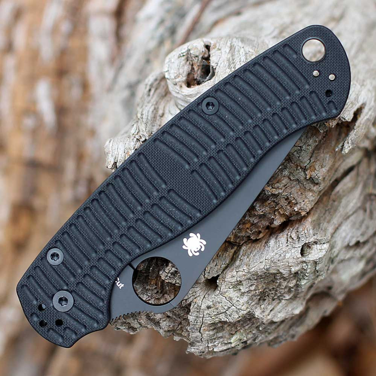 Spyderco Para Military 2 Salt (C81GMCBKP2) - 3.45" Black DLC CPM-MagnaCut Plain Blade, Caribbean Bi-Directional Texture G-10 Handle