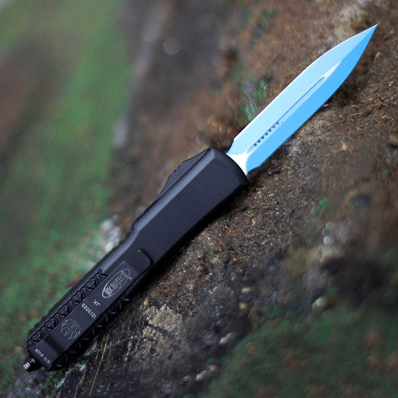 Microtech Ultratech D/E Knight (MCT1221JK) 3.5" Bohler M390 Blue Double-Edged Dagger Plain Blade, Black Anodized Aluminum Handle