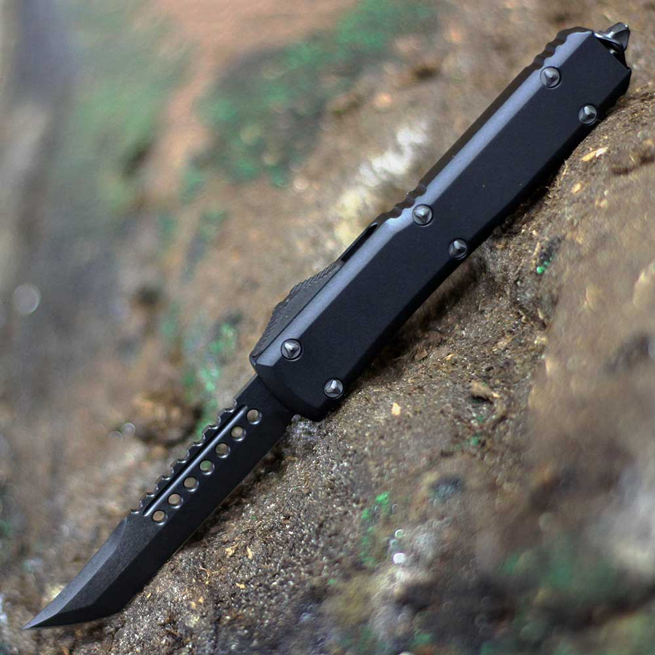 Microtech Ultratech Hellhound (MCT1191DLCTSH) 3.37" Bohler M390 Black Tanto Plain Blade, Black Anodized Aluminum Handle