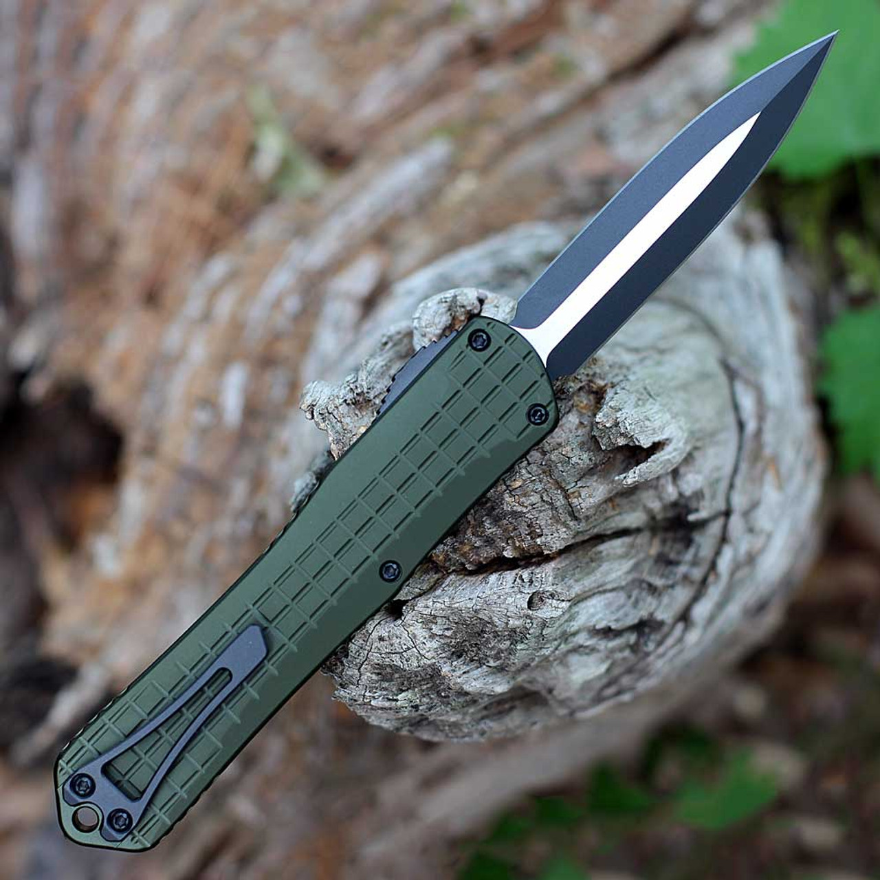 Heretic Manticore X OTF Frag Chassis Automatic (H032F-10A-GRN) - 3.7" 2Tone CPM-MagnaCut Double Edge Plain Blade, Green Chassis Anodized Aluminum/Standard Hardware, Ambi Clip