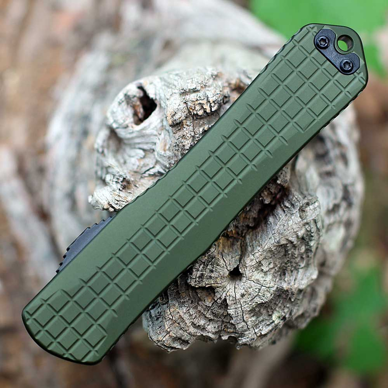 Heretic Manticore X OTF Frag Chassis Automatic (H032F-10A-GRN) - 3.7" 2Tone CPM-MagnaCut Double Edge Plain Blade, Green Chassis Anodized Aluminum/Standard Hardware, Ambi Clip