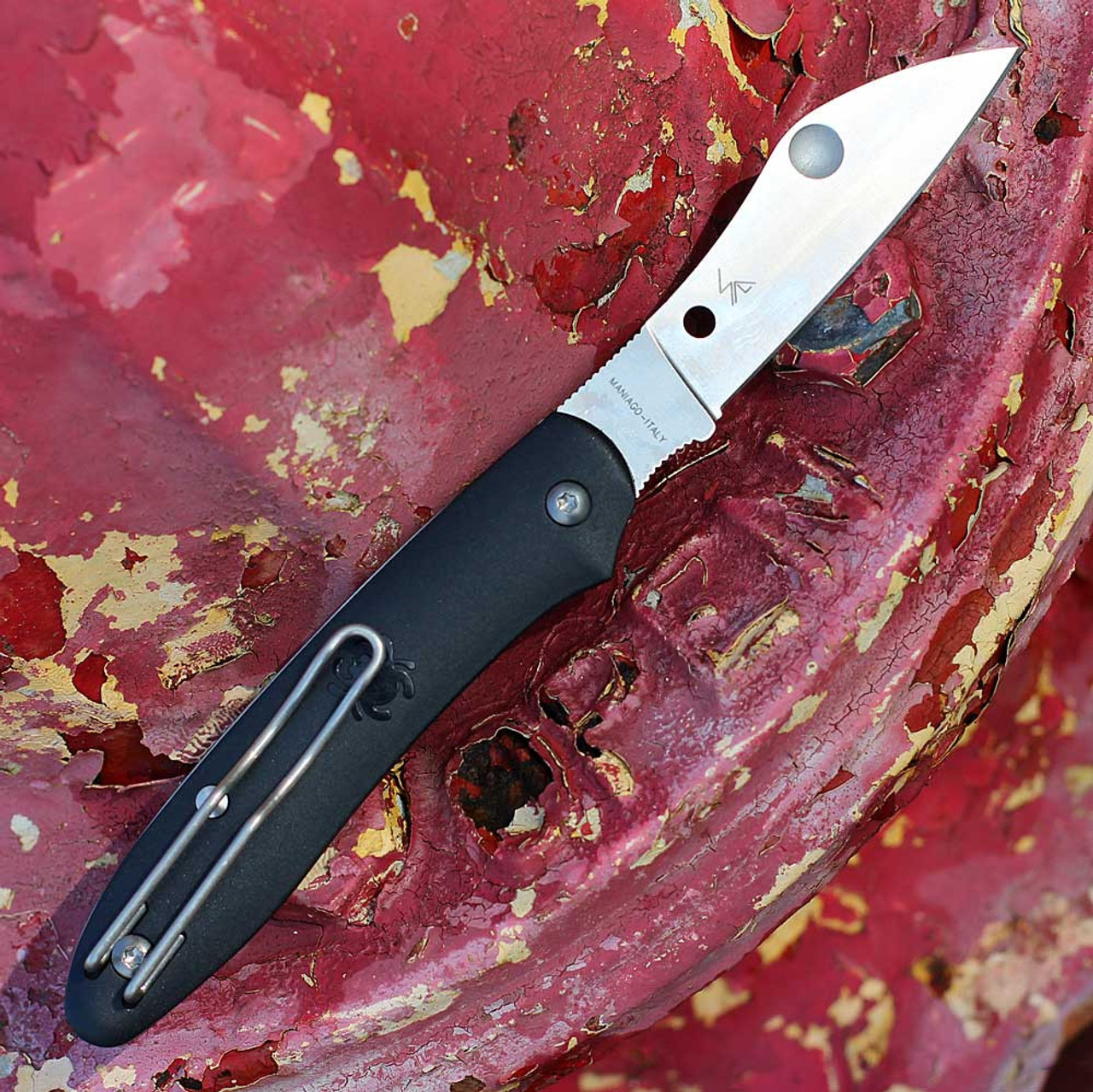 Spyderco Roadie XL (C267BKP) 2.74" M398 Satin Plain Blade, Black FRN Handle