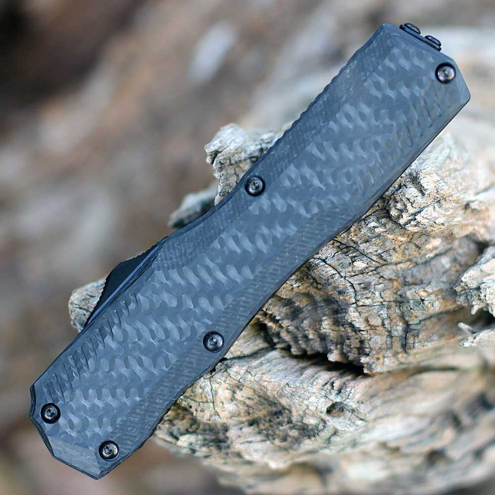 Detailed close-up of the carbon fiber front scale and the milled black aluminum back handle on the Kershaw 9000DECF.