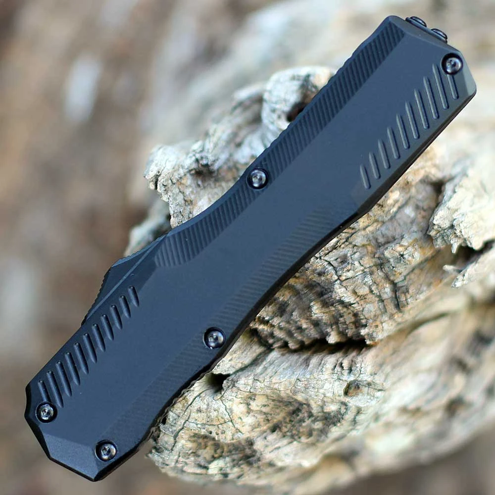 Close-up of the milled black-anodized aluminum handle and the staircase-style thumb slide.