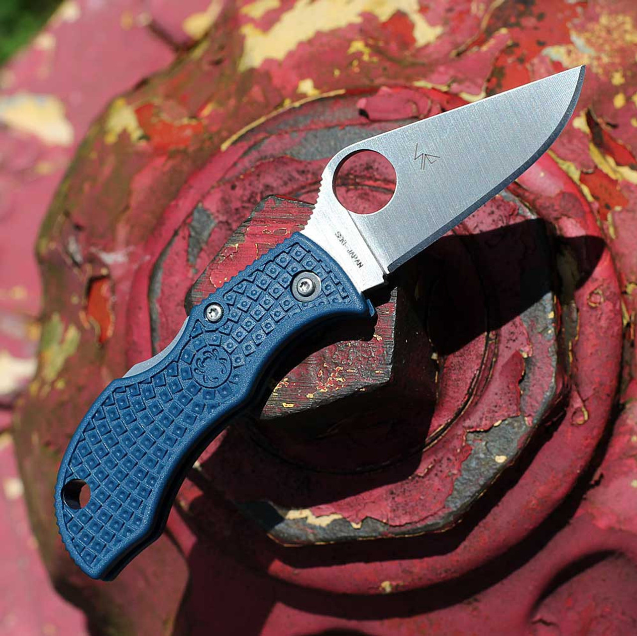 Spyderco Manbug (MPCBL) 1.96" CPM-SPY27 Satin Clip Point Plain Blade, Cobalt Blue Fiberglass Reinforced Nylon Handle