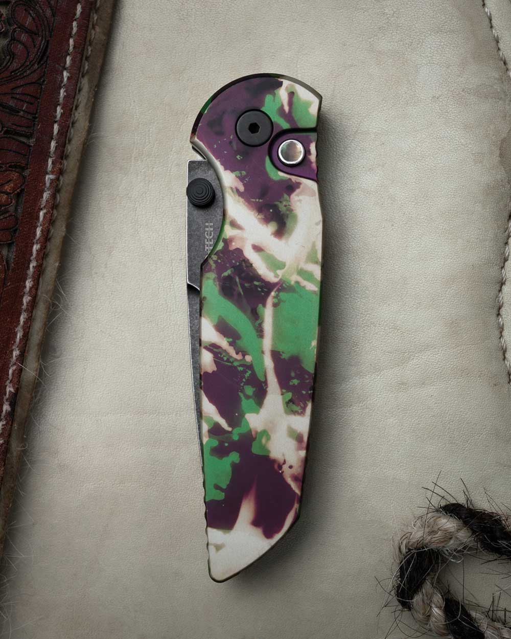 Mardi Gras anodized aluminum handle with Black Lip Pearl button