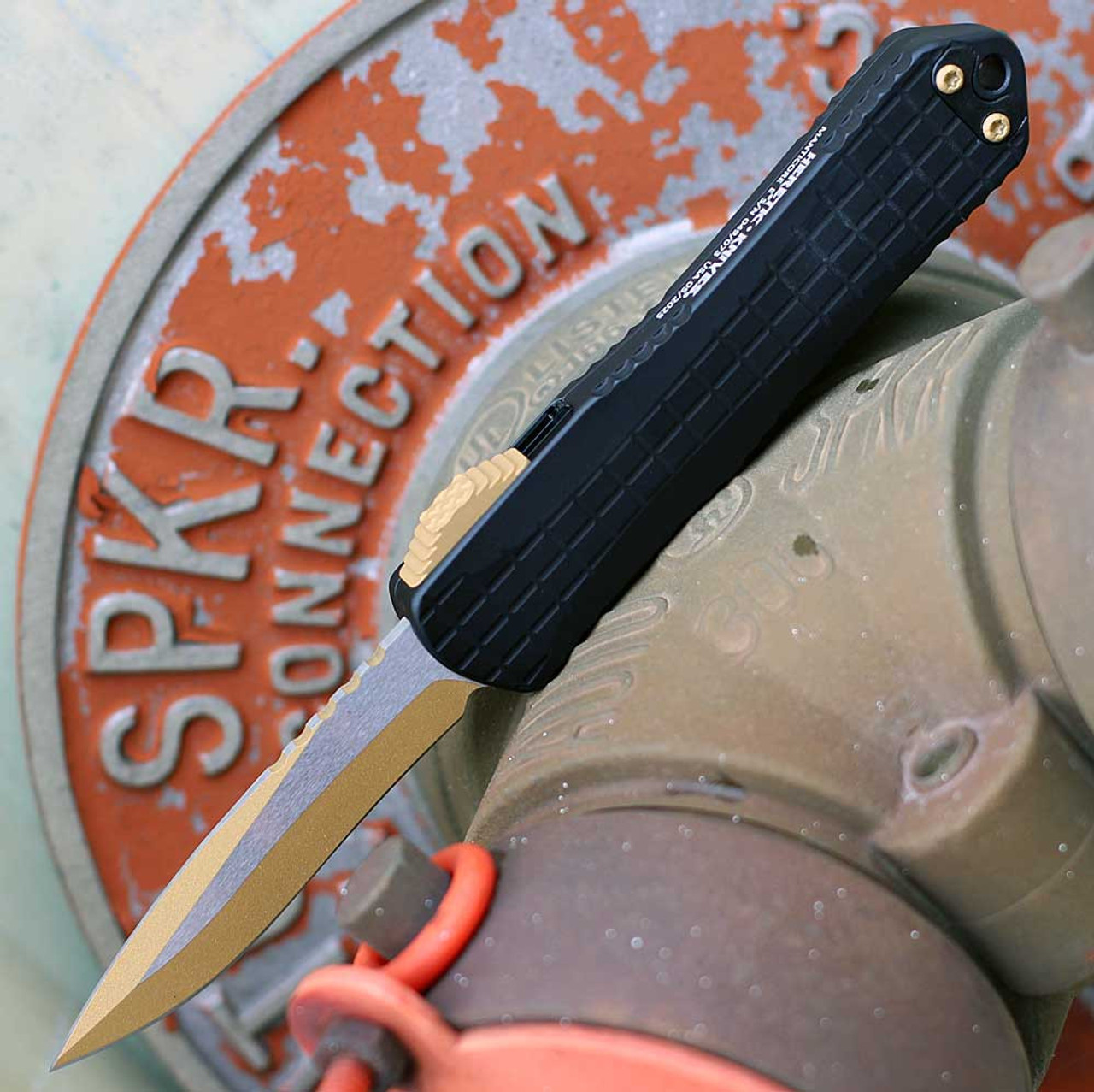 Heretic Manticore E OTF (H029F-16A-GOLD) - 3.12" Gold CPM-MagnaCut Recurve Blade, Black Grenade Grip Aluminum Handle With Gold Hardware and Gold Clip